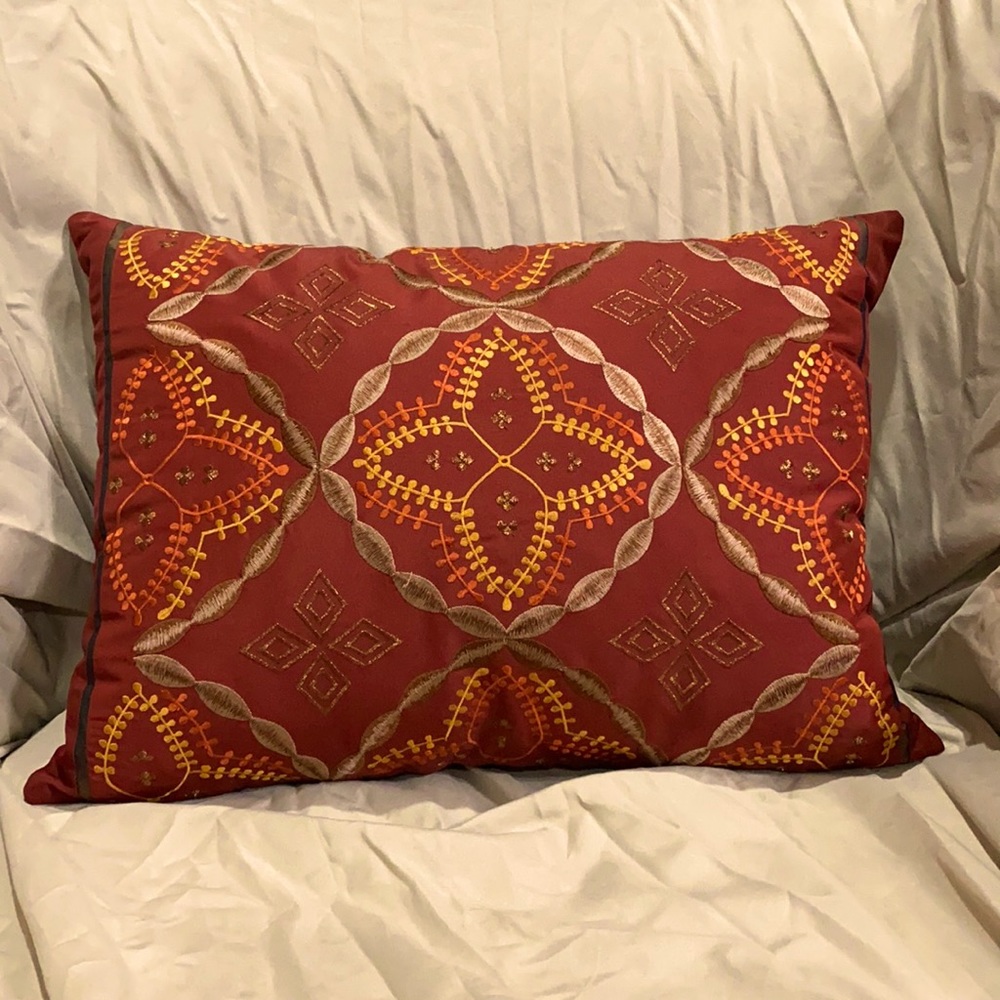 Pier 1 pillow 18”